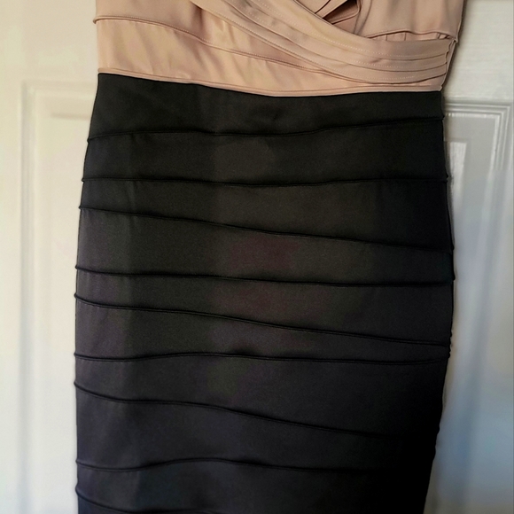 Beige and black dress - Picture 2 of 2